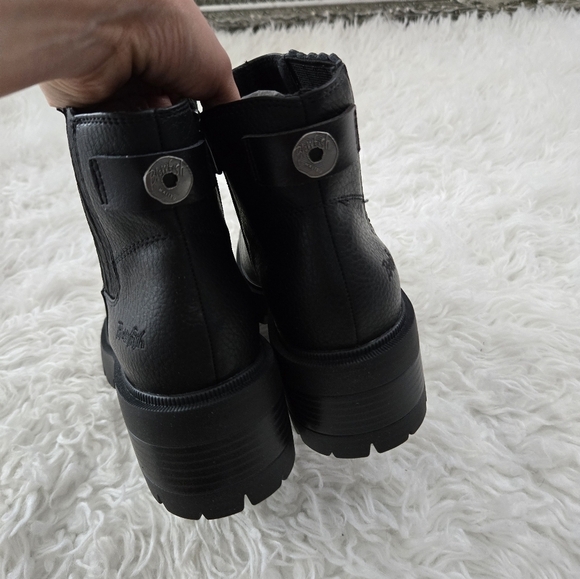 Blowfish Malibu Joy Bootie. Black. Size. 8.5. New.Sharpen up a layered look wi - Picture 5 of 7
